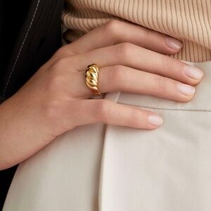 EXCELLENT MEJURI Thin Croissant Dôme Ring in 14k yellow gold - Size 5